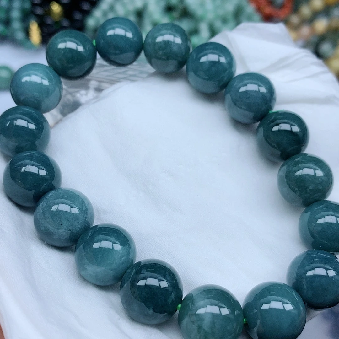 翡翠颈饰未镶嵌珠子