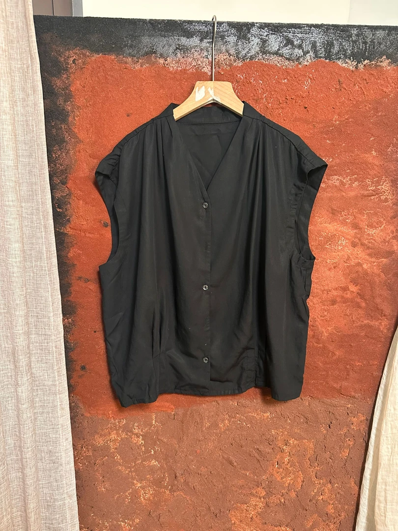 无袖做旧V领休闲常规款高街穿搭女装吸汗衬衫夏季