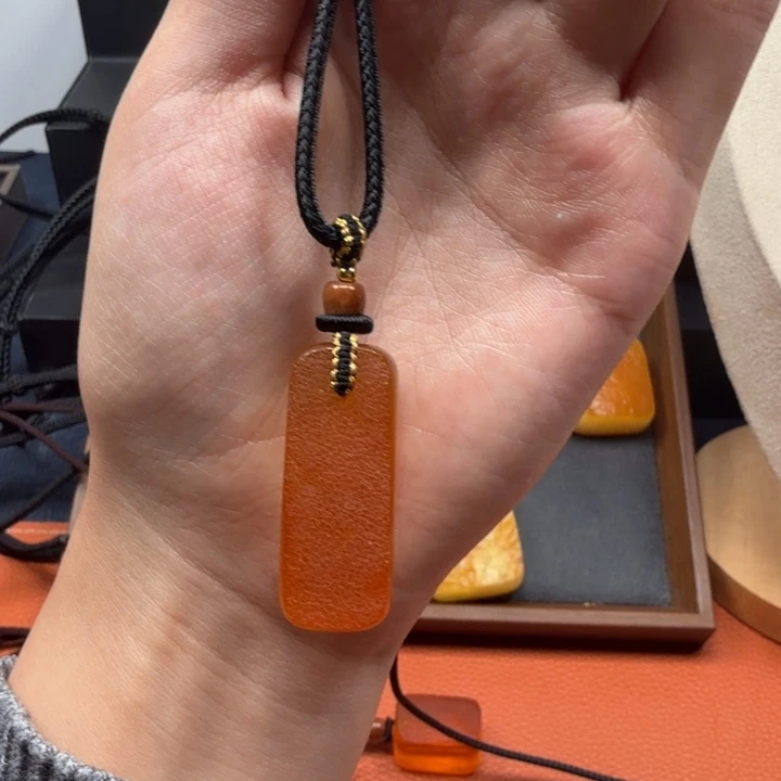 蜜蜡未镶嵌吊坠(赠链)