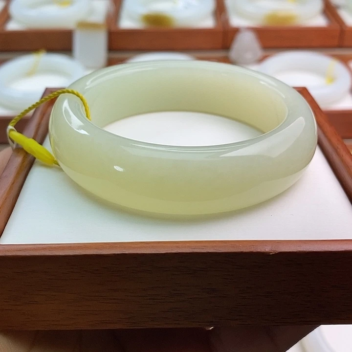 和田玉（白玉）手镯未镶嵌