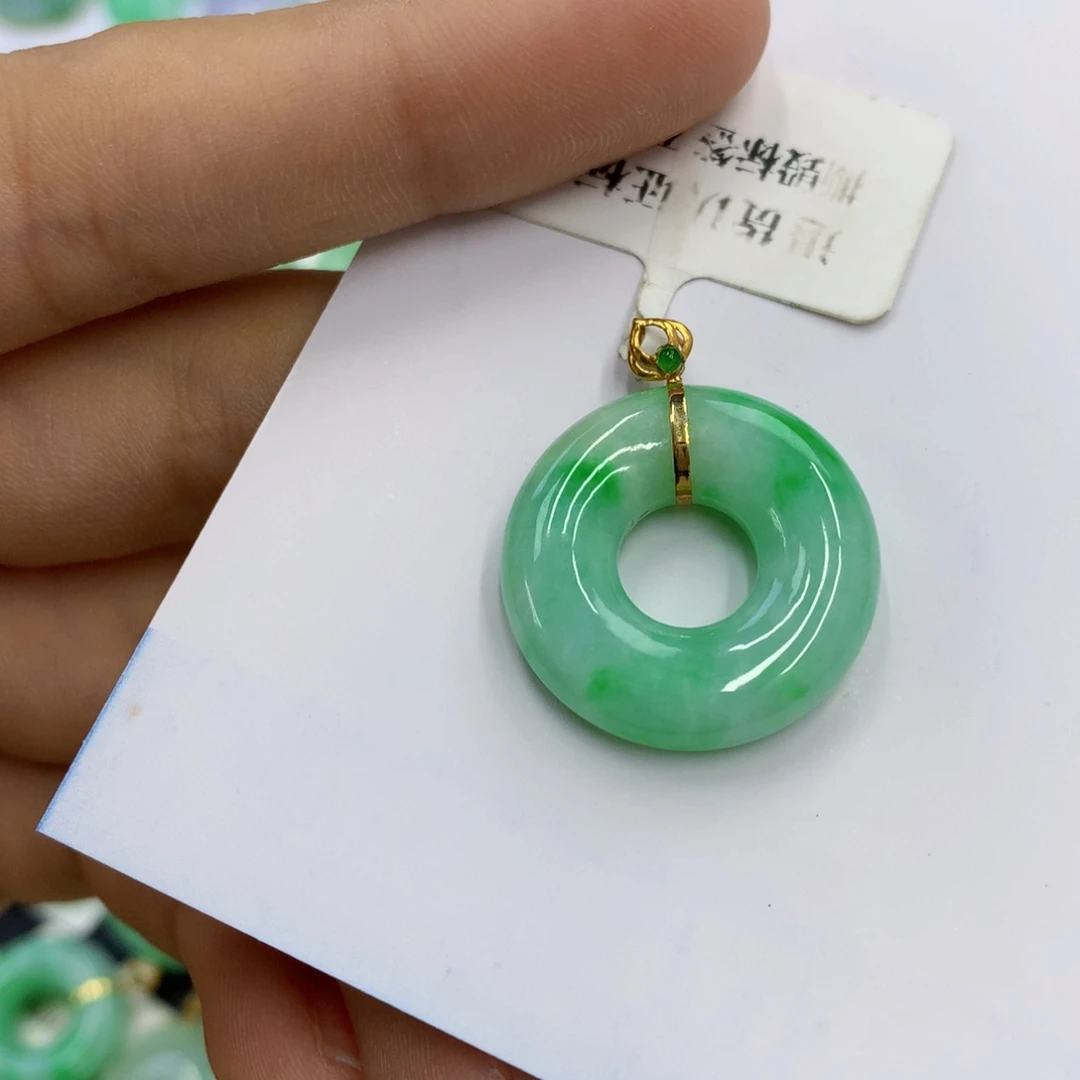 翡翠18K金镶嵌颈饰翡翠