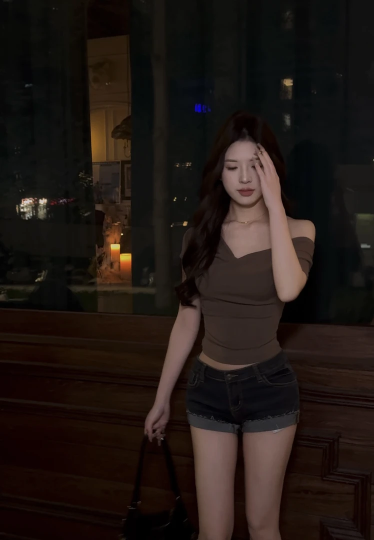 荡领辣妹短袖t恤女2025夏季小个子纯欲风洋气设计感修身显瘦上衣