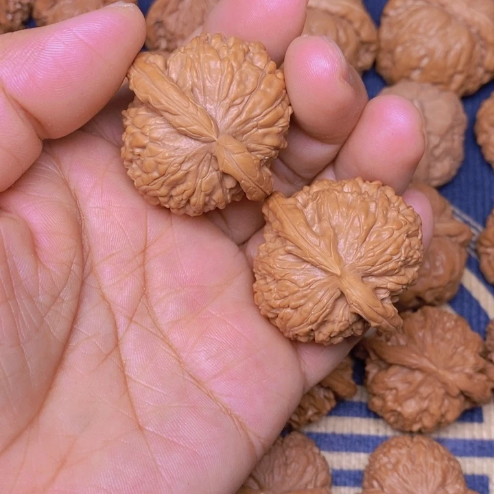 【闪购商品】文玩核桃吊坠清*白狮子40