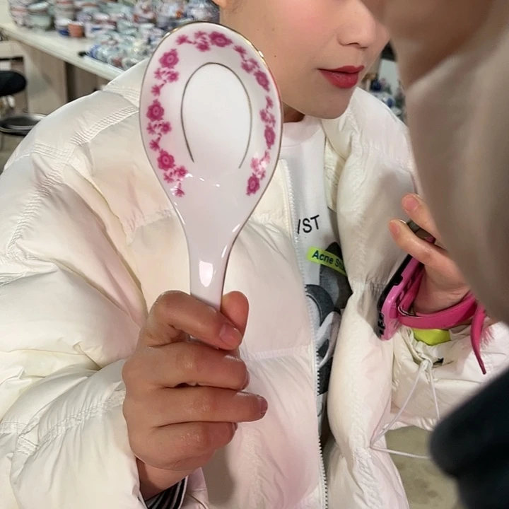 瓷片景德镇陶瓷学院。