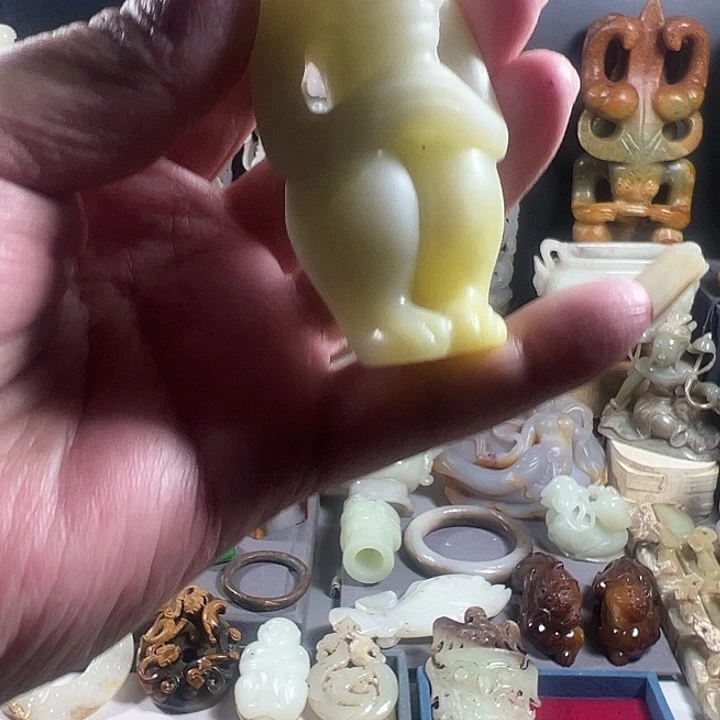 六***少和田玉（糖玉）未镶嵌颈饰