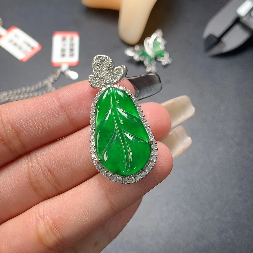 翡翠未镶嵌吊坠(不含链)
