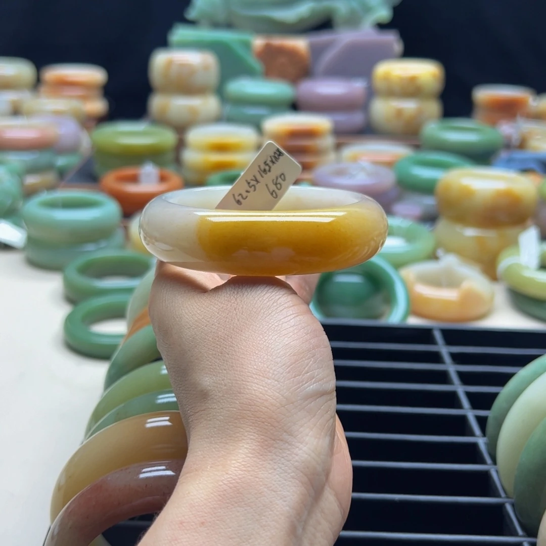 石英岩玉手镯未镶嵌渡****兽