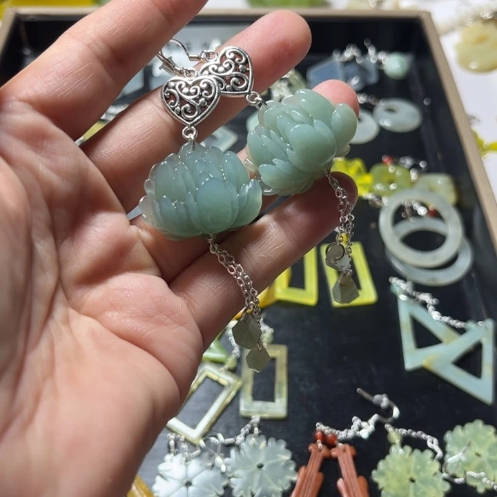 蛇纹石玉合金耳饰