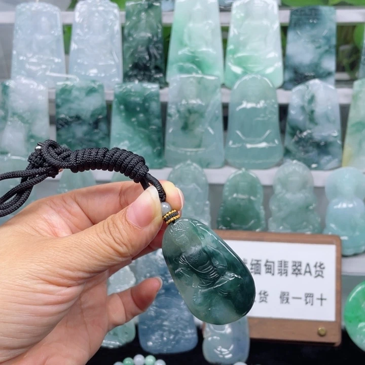 颈饰未镶嵌翡翠不动明王