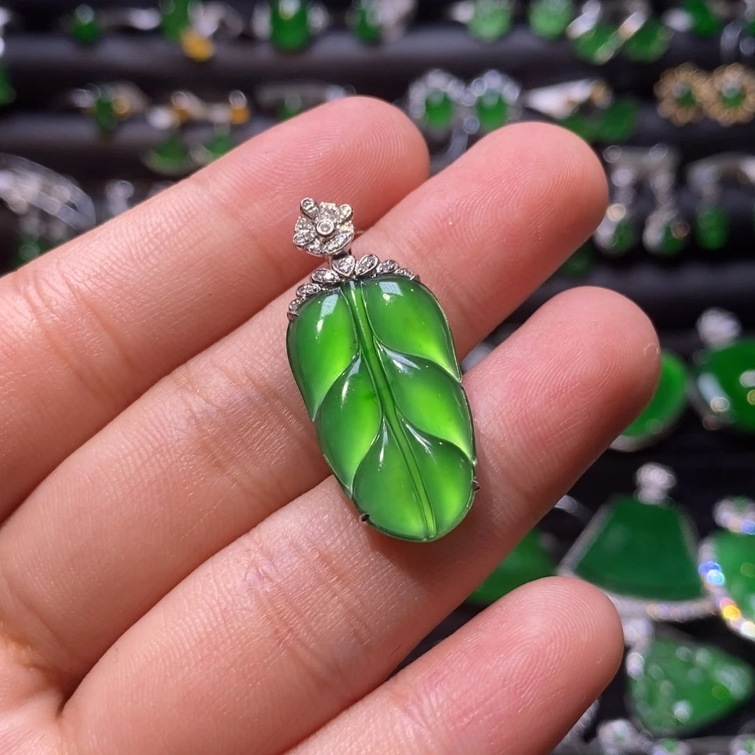 翡翠颈饰18K金镶嵌天然翡翠