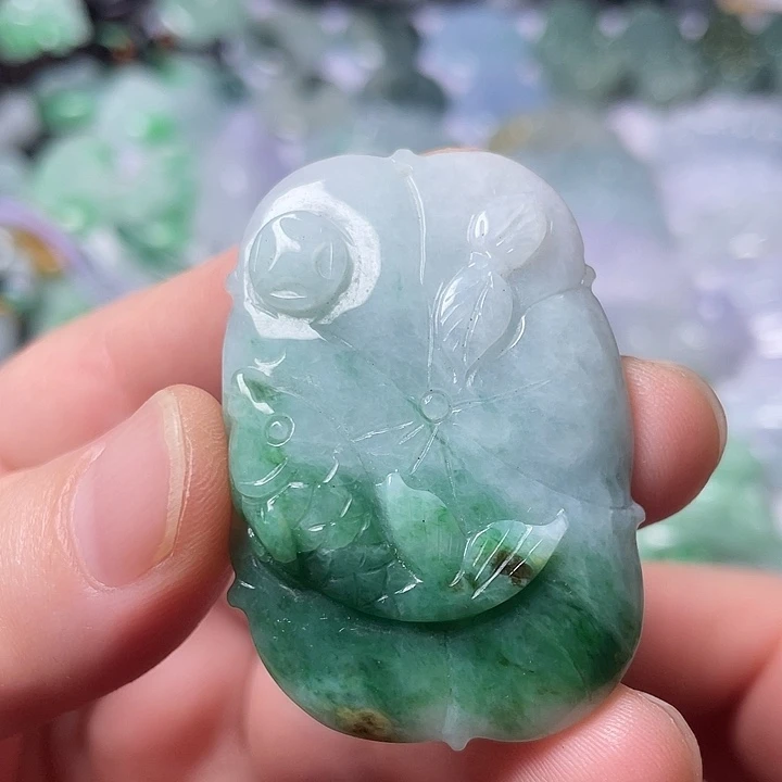 翡翠未镶嵌颈饰荷叶鱼