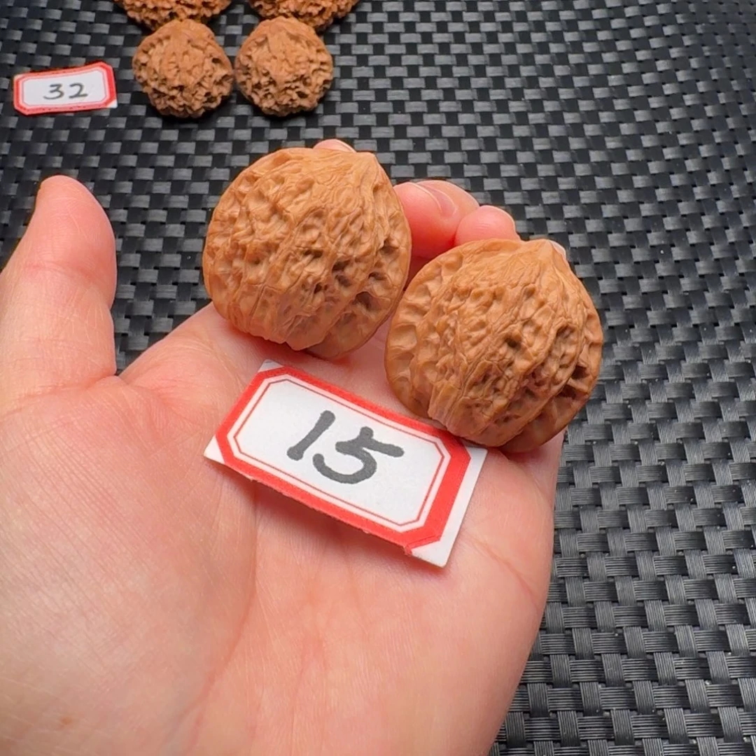 核桃把件野狼36尺