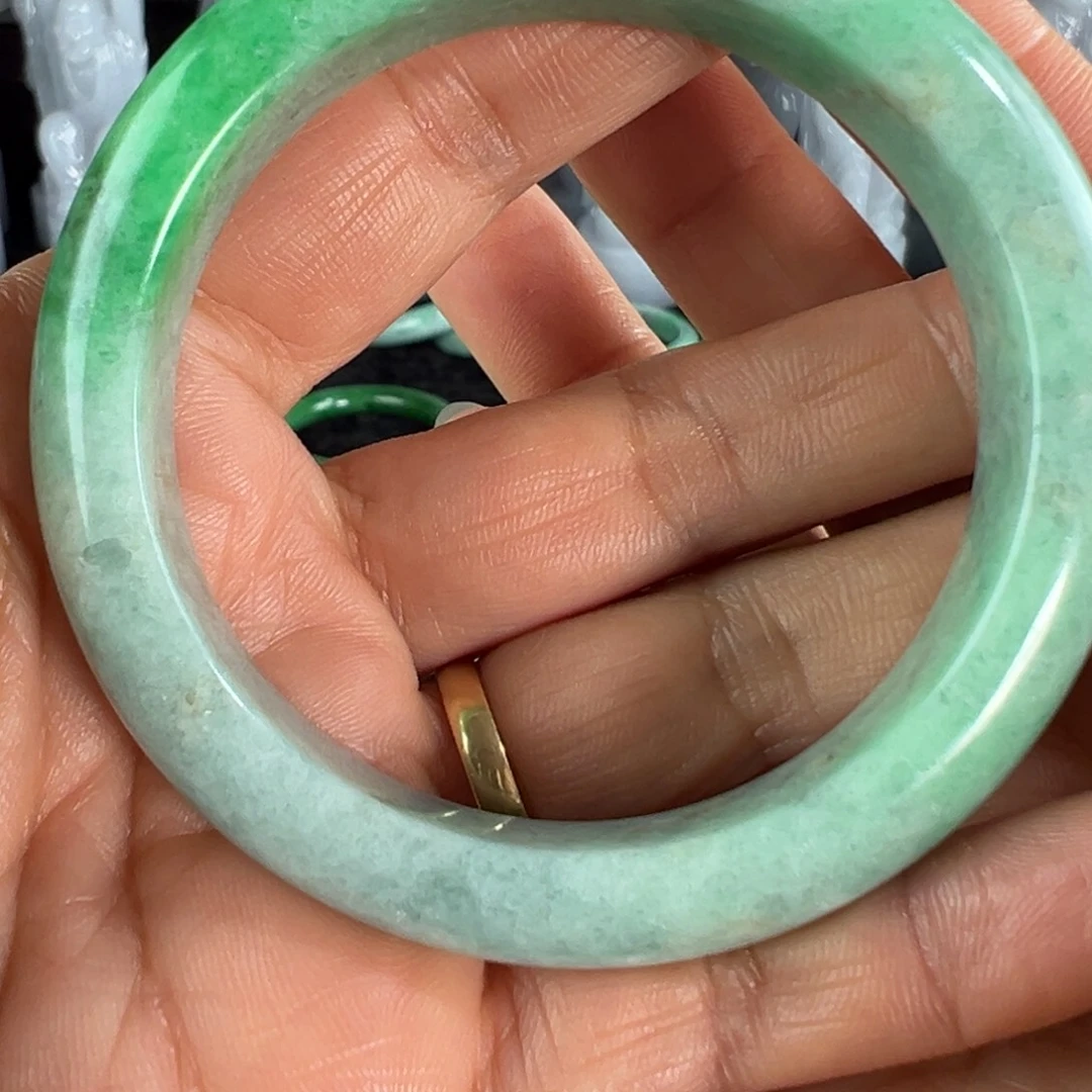 吉***宝翡翠未镶嵌手镯天然翡翠镯子