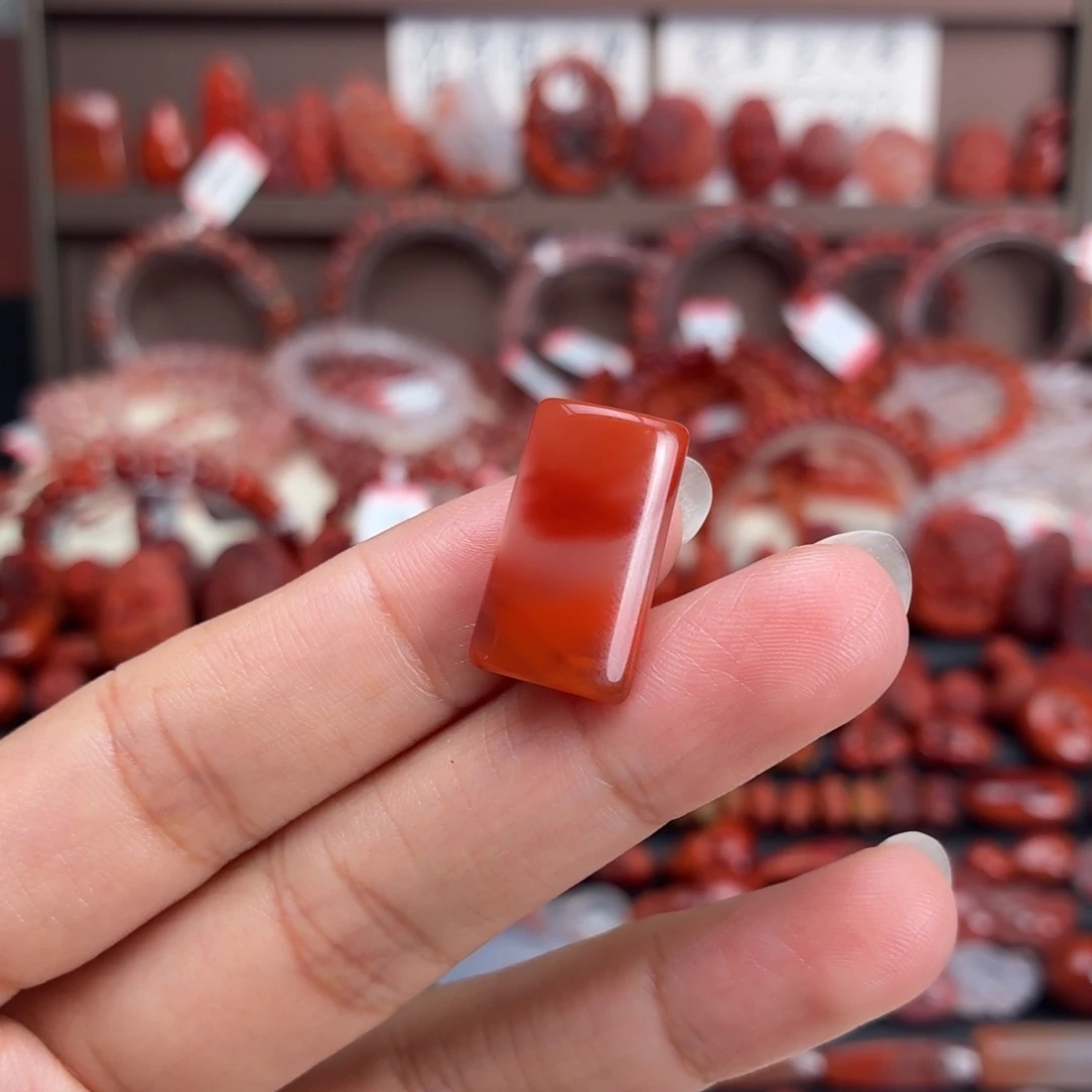 蜜***茶南红玛瑙未镶嵌颈饰无事牌