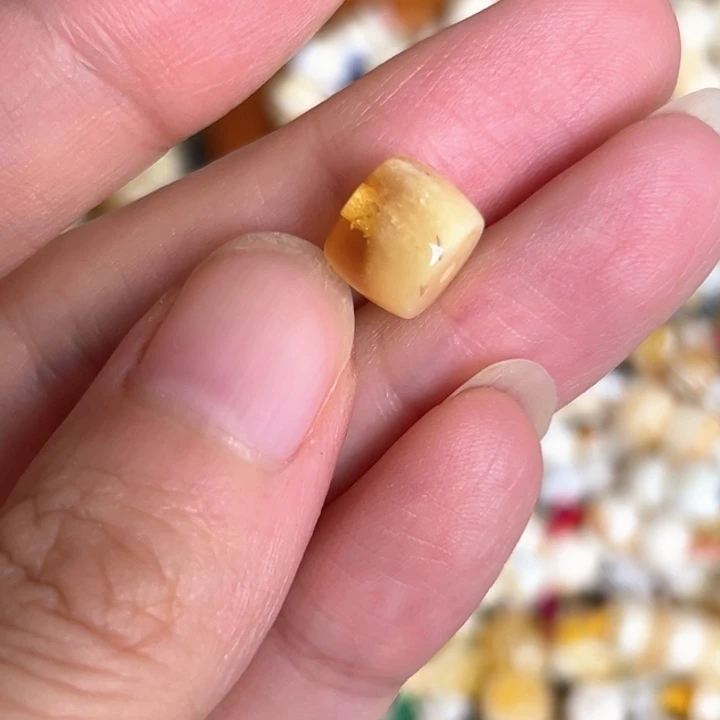 未镶嵌蜜蜡裸石9mm一个