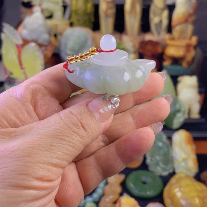 蛇纹石玉未镶嵌颈饰