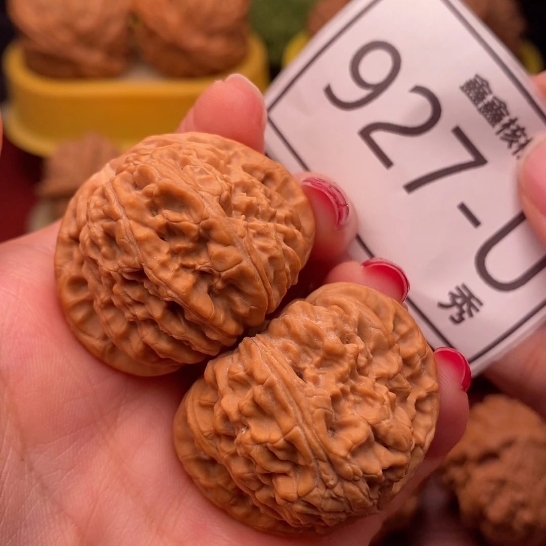 把件桃核白狮子38