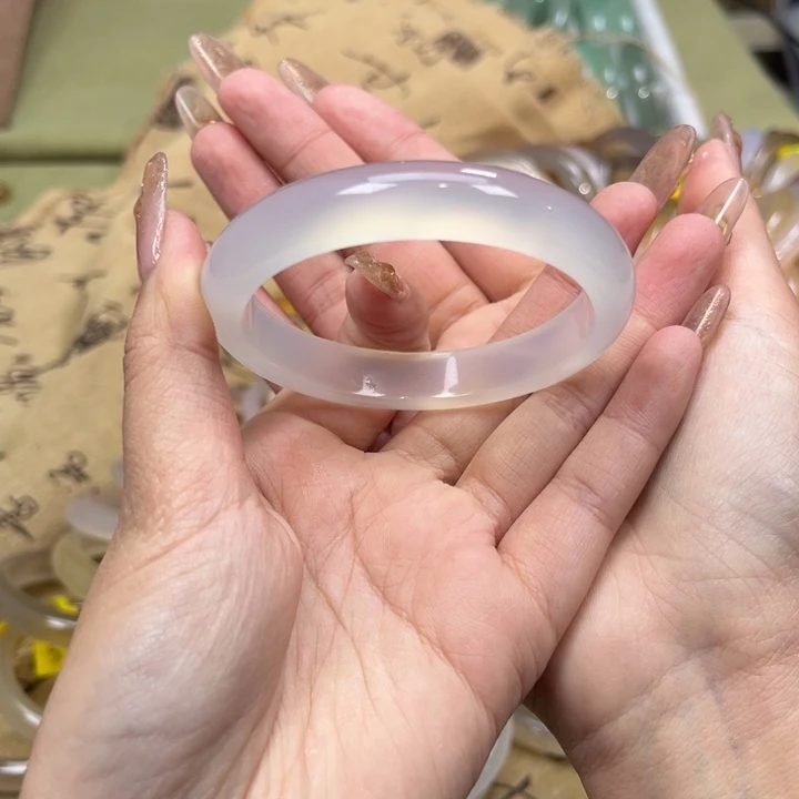 玛瑙/玉髓手镯未镶嵌时**凉
