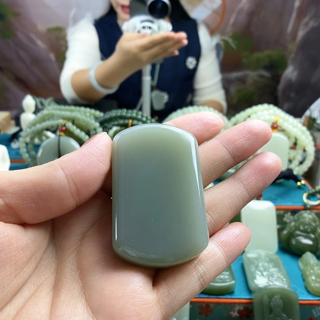 浮***恋和田玉未镶嵌颈饰