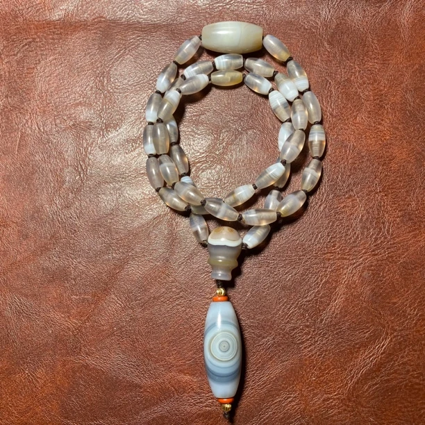 天然缠丝玛瑙吊坠 精品带眼圆眼缠丝玛瑙玉髓珠子 尺寸36.7/15.3