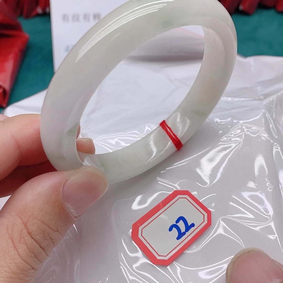 翡翠手镯未镶嵌不****来2222222222