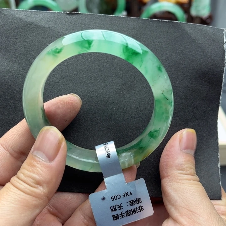 石英质玉未镶嵌手镯