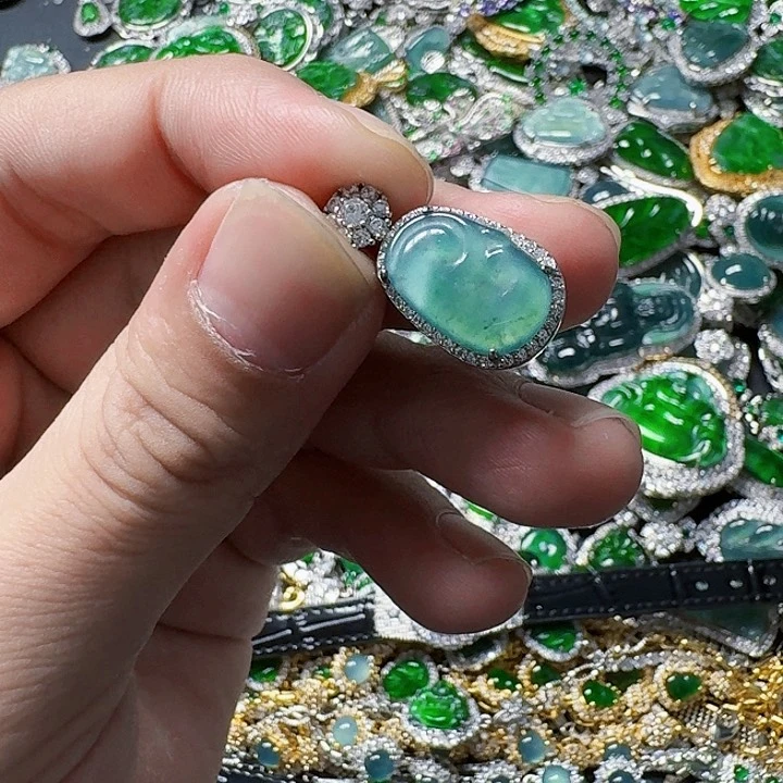 翡翠颈饰未镶嵌天然A货翡翠放漏