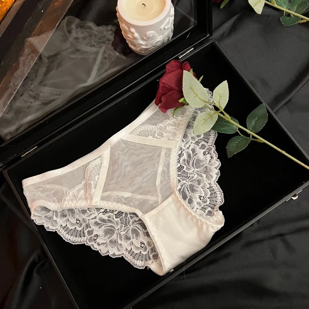 纯欲性感甜美高级感蕾丝中腰内裤