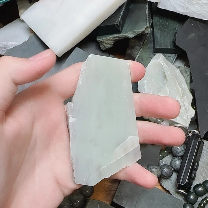 未镶嵌和田玉（青玉）珠宝半成品