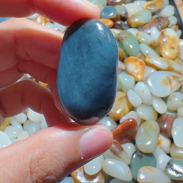 和田玉未镶嵌颈饰18.7克