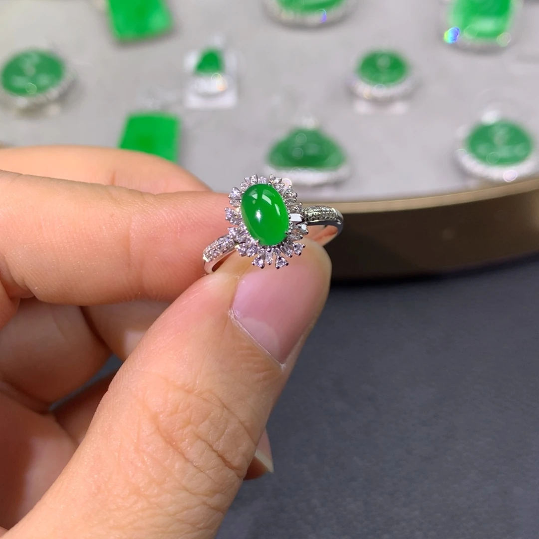 翡翠戒指18K金镶嵌翡翠