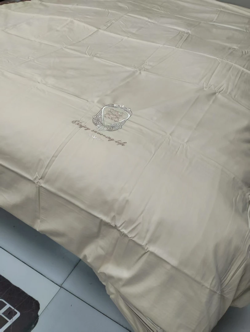625美嫁甄选罗威纯蚕丝被