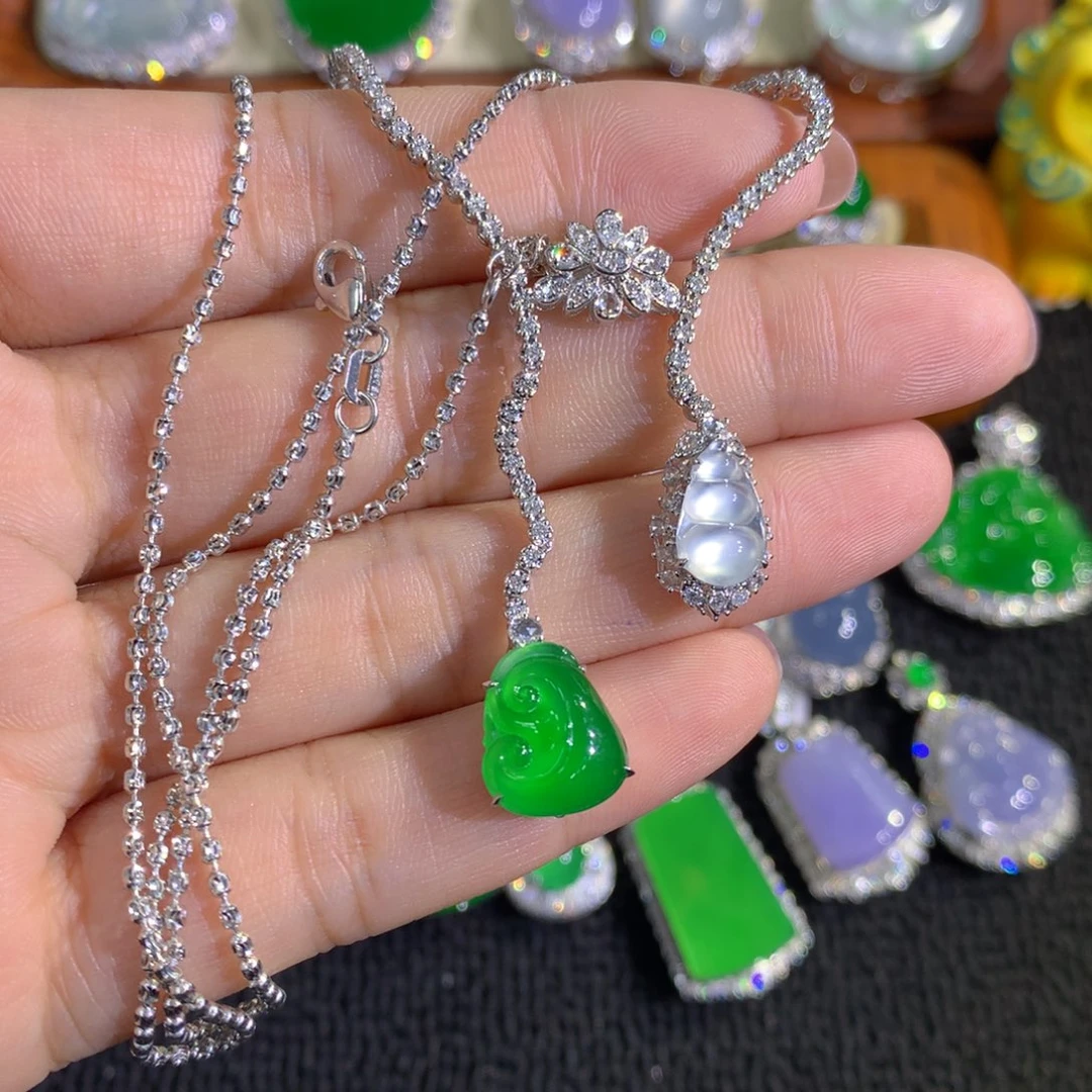 翡翠18K金镶嵌颈饰