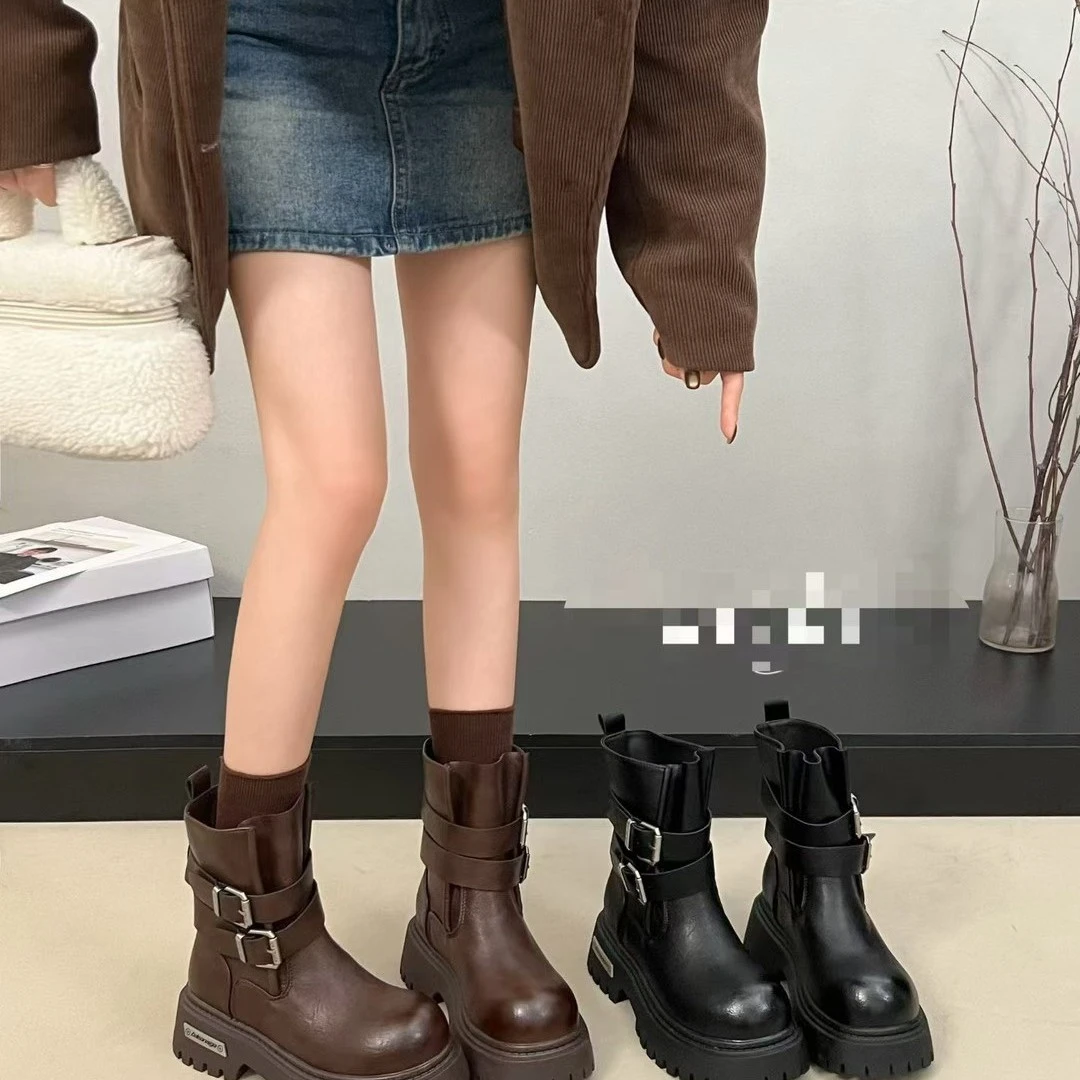 冬季英伦风马丁靴皮带扣厚底女鞋中跟短筒骑士靴百搭时尚新疆包邮