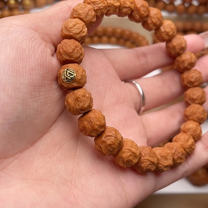 如***漪吊坠猴头核桃二等单标小游龙的10mm微瑕款