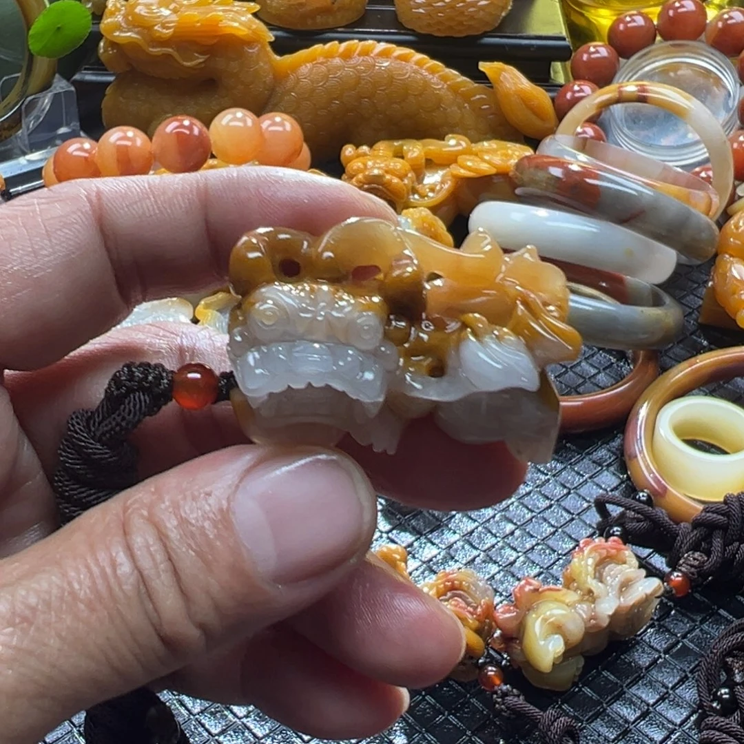 石英质玉未镶嵌颈饰