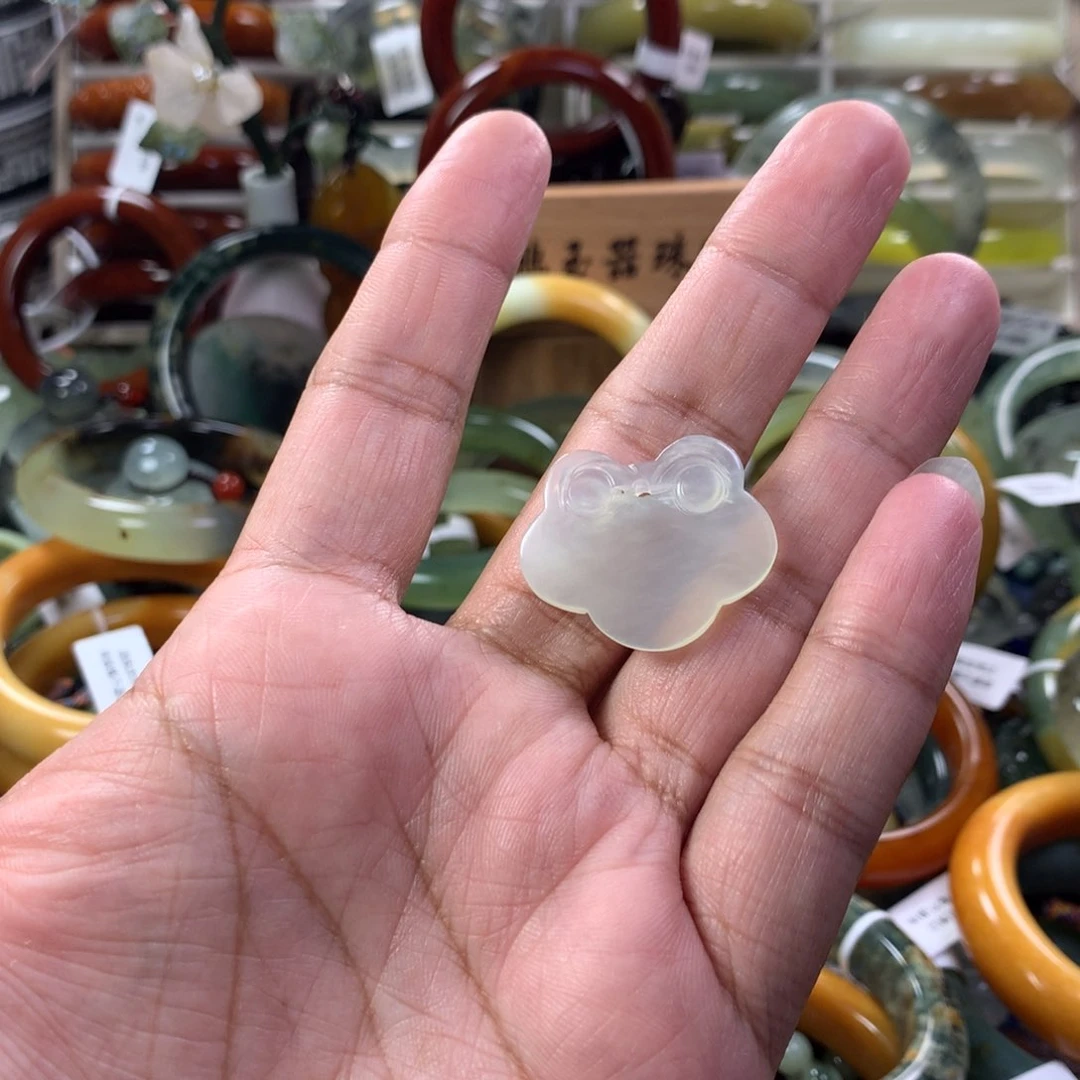 蛇纹石玉颈饰未镶嵌薯**。