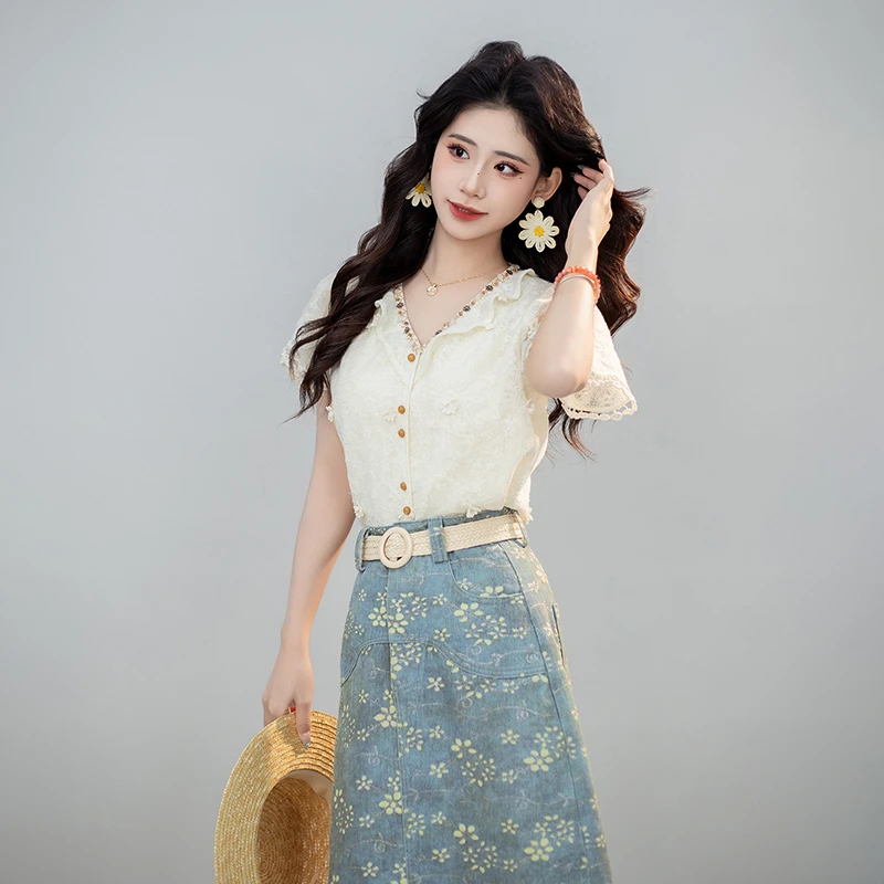 张嘉圆 夏季短袖V领气质蕾丝减龄小众设计衬衫#4076