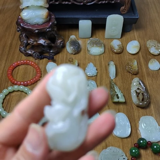 和田玉未镶嵌颈饰