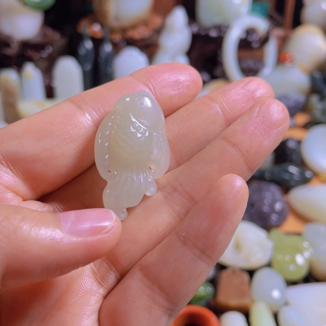 和田玉挂件未镶嵌留***痕