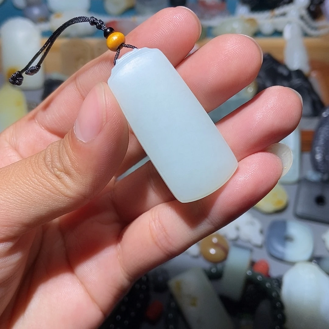 8***2和田玉未镶嵌颈饰