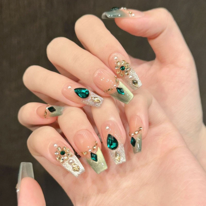 钻石复古祖母绿宫廷风鎏金猫眼纯手工穿戴甲高级显白美甲贴可拆卸