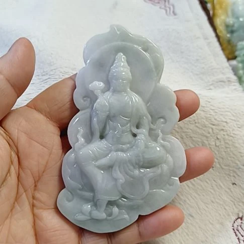 翡翠颈饰未镶嵌涟*