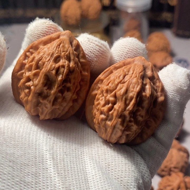 文玩核桃吊坠36.5野生灯芯
