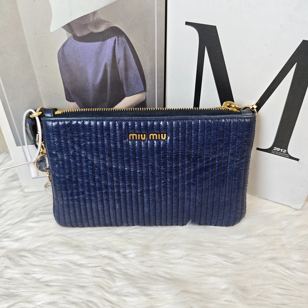 95新 MIU MIU/缪缪 miumiu/蓝色褶皱腋下包/FYYW05501037/1037