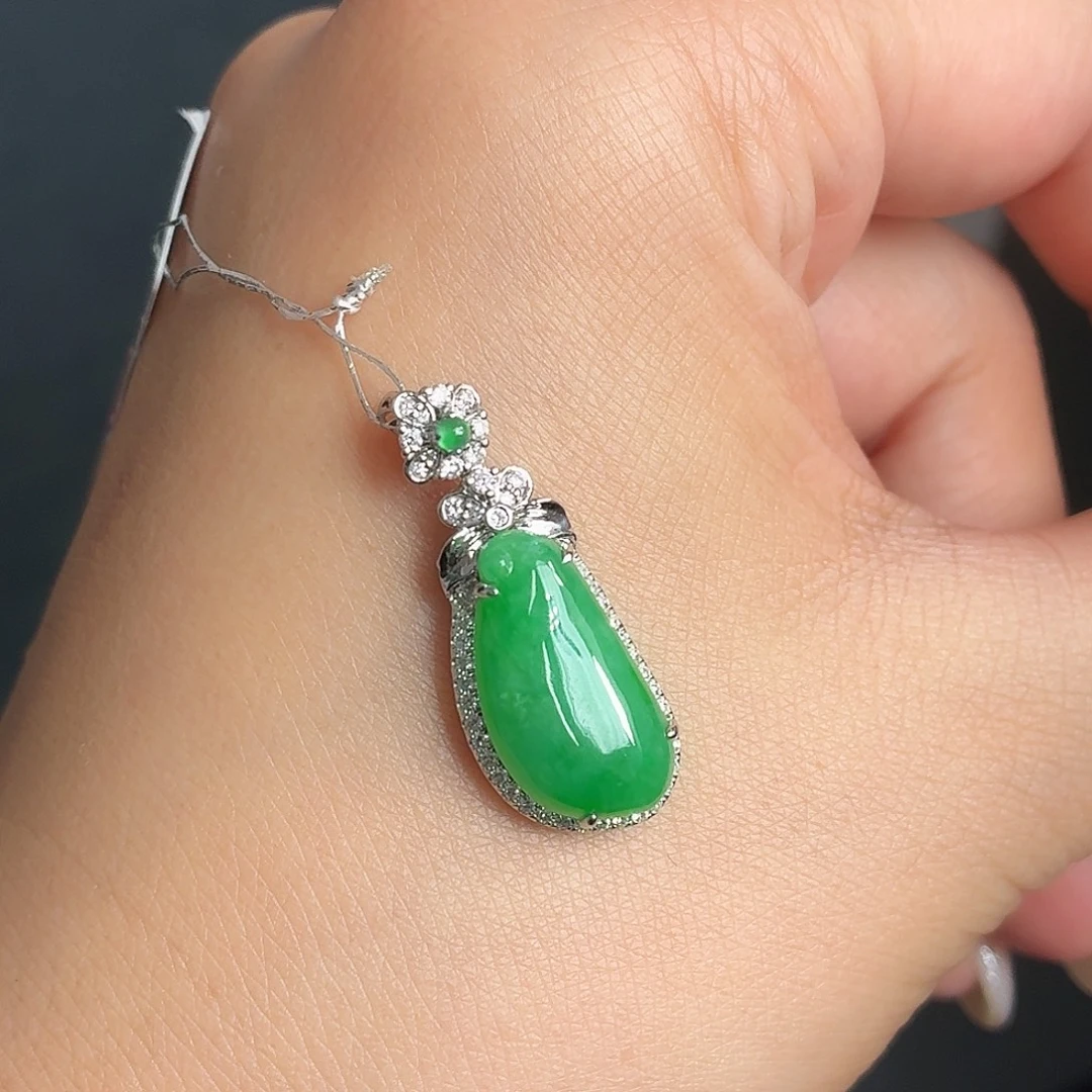 翡翠18K金镶嵌颈饰