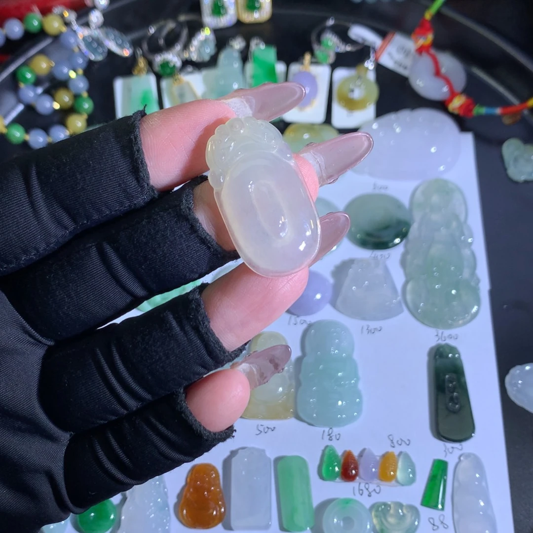 翡翠裸石未镶嵌福贝