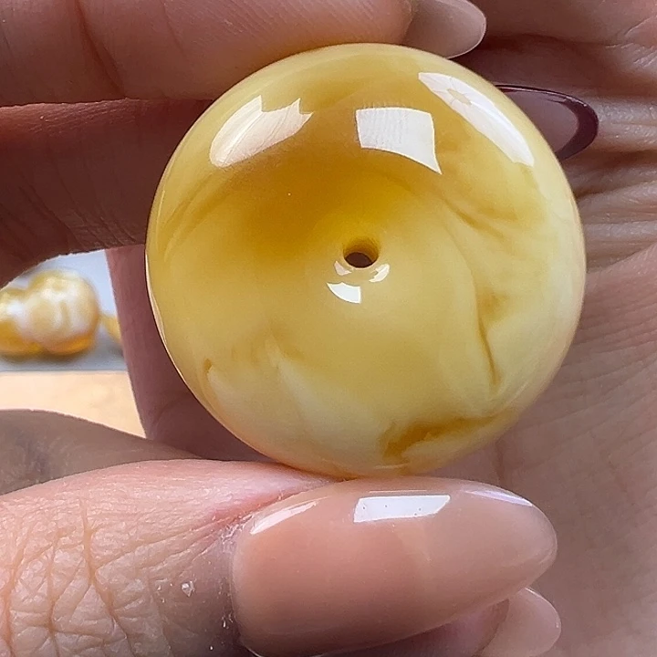 蜜蜡未镶嵌珠宝奇石