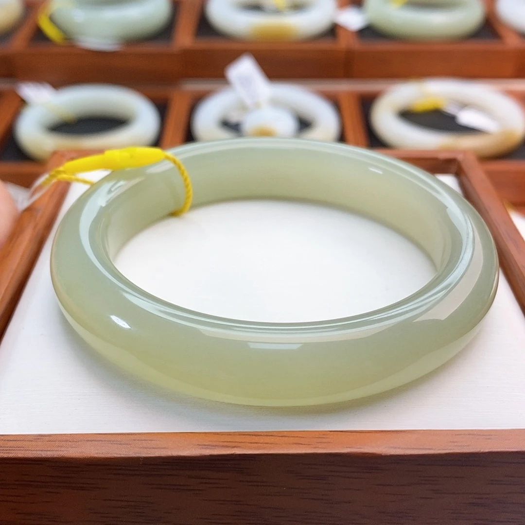 和田玉手镯未镶嵌手****0