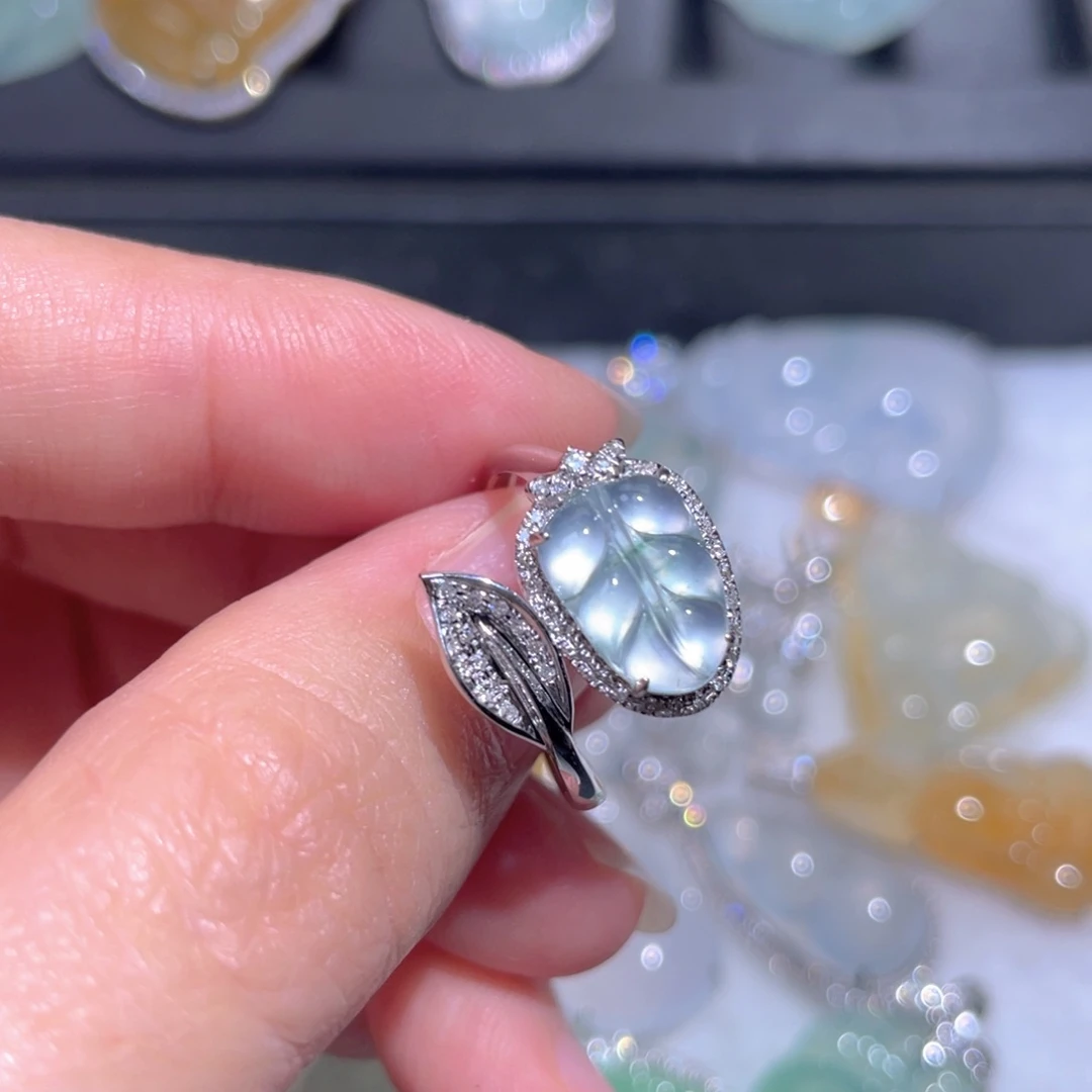 颈饰18K金镶嵌翡翠翡翠